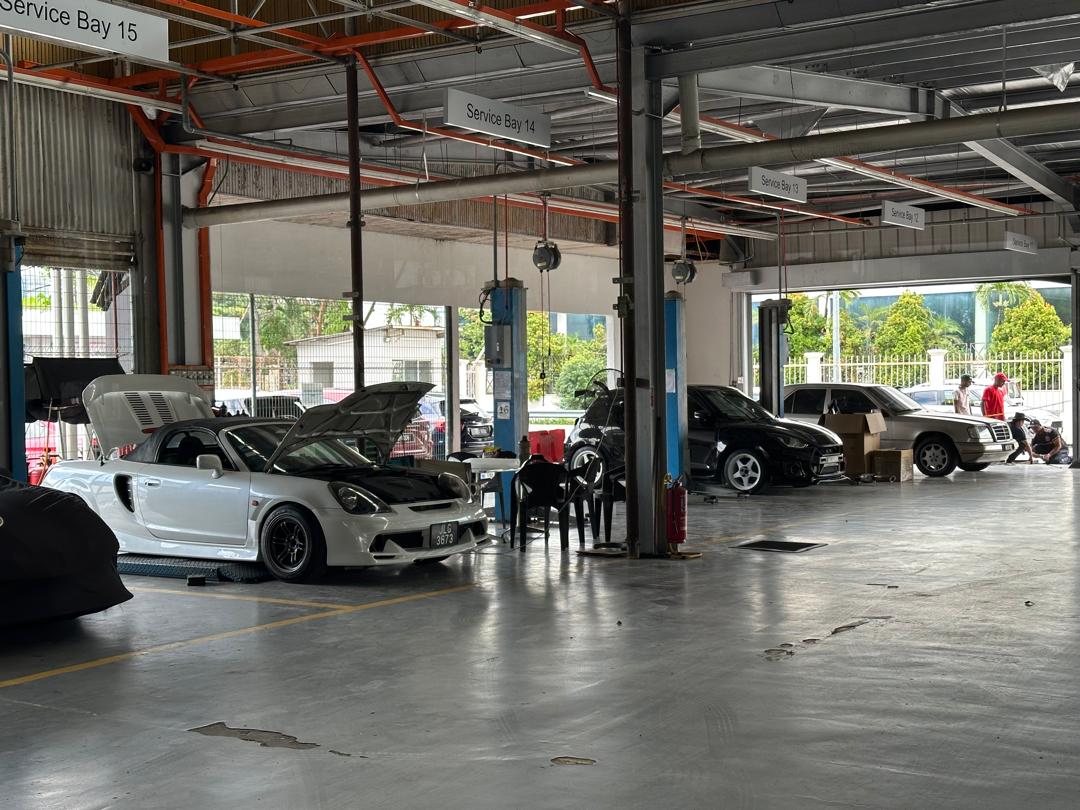 ZG Autotrade service centre with advanced diagnostic equipment